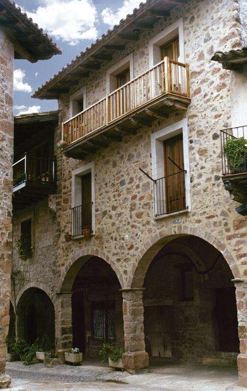 Allotjaments Placa Major-Grevol Santa Pau Exteriör bild